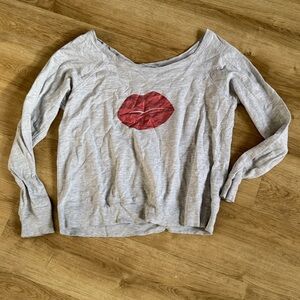 Gray Long Sleeve Lightweight Sweatshirt with Red Lips Design XL  80/20 knit